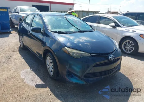 2018 Toyota Corolla Le z USA, uszkodzony, nr VIN 5YFBURHE6JP817207